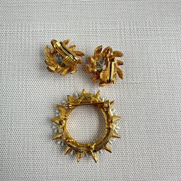 White Daisy Enamel Brooch & Earrings Set - Picture 8 of 8